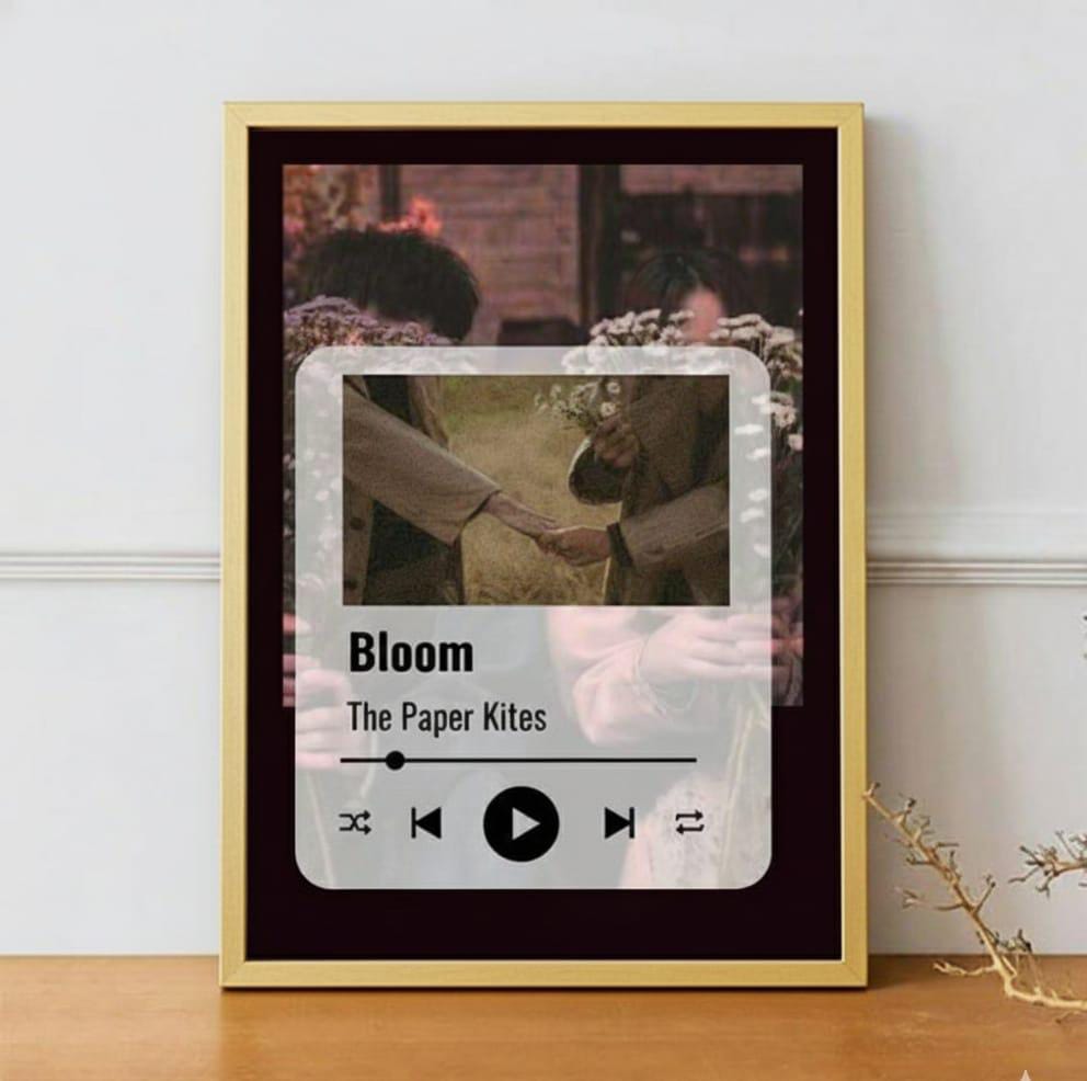 Minimalist Customizable Music Frame